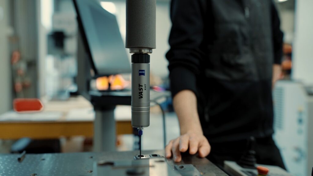Zeiss VAST XXT Tastkopf einer Koordinatenmessmaschine bei der Qualitätsprüfung